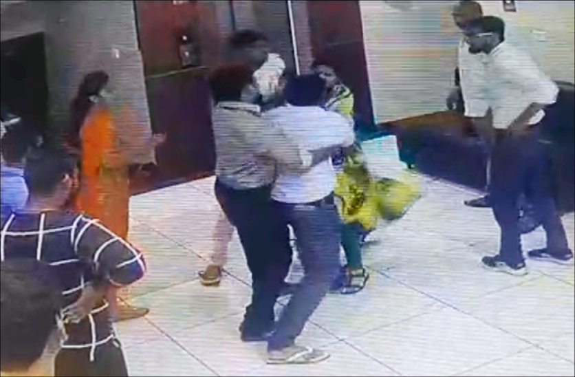 Doctor beaten to Receptionist