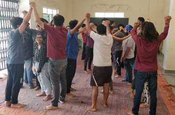 Youngsters joining the theater in education थिएटर इन एजुकेशन से जुड़ रहे हैं यंगस्टर्स