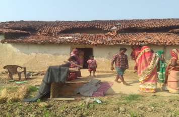 Jharkhand straved: Man Lost His Life Due To Hunger भूख से ग्रामीण की मौत, परिजनों का दावा-दस दिनों से भूखा था झींगुर