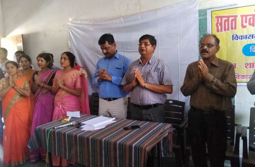 Methods as demonstrated on the site for effective operation of school activities स्कूली गतिविधियों के प्रभावी संचालन के लिए स्थल पर प्रदर्शन के माध्यम से बताए तरीके