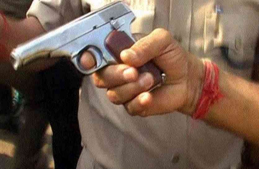 firing जन्मदिन की पार्टी में झगड़े के दौरान हुई फायरिंग, डाकू जगन के साथी की मौत