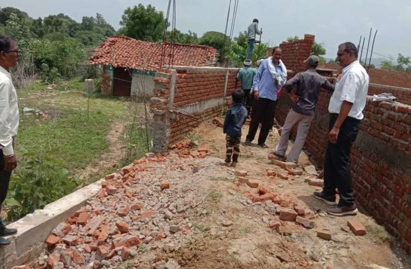 Stopped Common Way, Quick Response Team Resolve Problems रोक दिया आम रास्ता, क्विक रिस्पांस टीम ने कराया समस्या का निराकरण्र