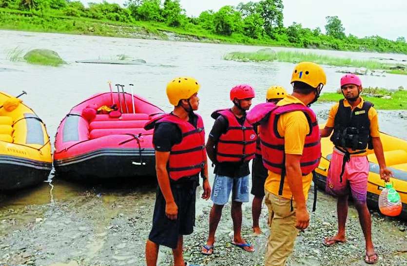 teesta river तीस्ता नदी हादसा: NDRF के हाथ खड़े करने के बाद नौसेना ने संभाला मोर्चा, लोकसभा अध्यक्ष बोले-कुछ भी करो हाड़ौती के बच्चों को ढूंढो