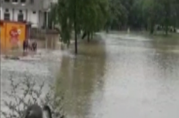 flood in bahraich बहराइच में बाढ़ का क़हर, शुरु हुई जमीनों की कटान, देखें वीडियो