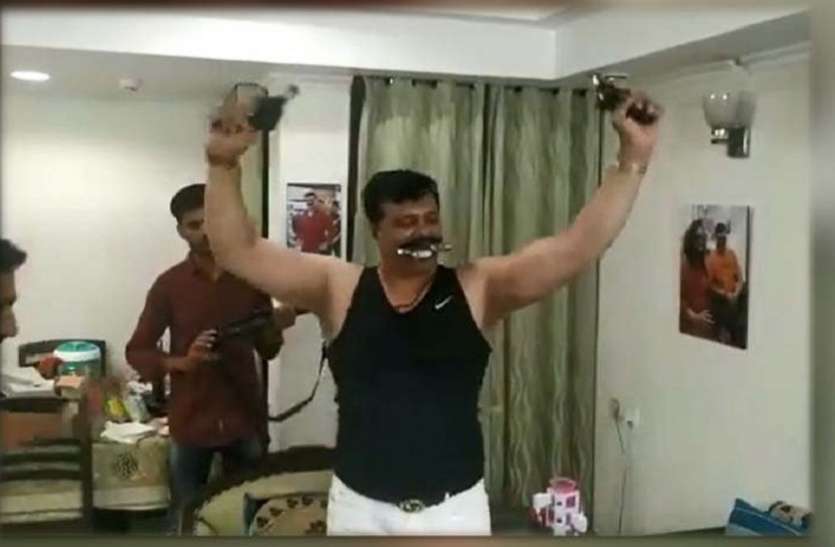 champion BJP को रास नहीं आया 'तमंचे पर डिस्को', कुंवर प्रणवसिंह चैंपियन को पार्टी से निकाला