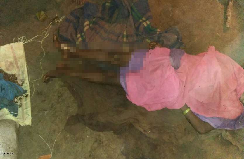 Chhattisgarh crime शाम को बकरी चराकर जब घर पहुंची युवती तो खून से लथपथ थे शराबी बाप के हाथ और मां...