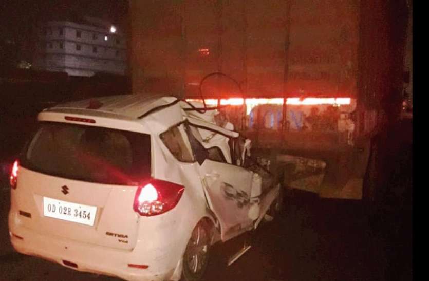 kolkata car collides with container in Dholagarh, 5 people are die: धुलागढ़ में कार कंटेनर से टकराई, 4 जने की मौत