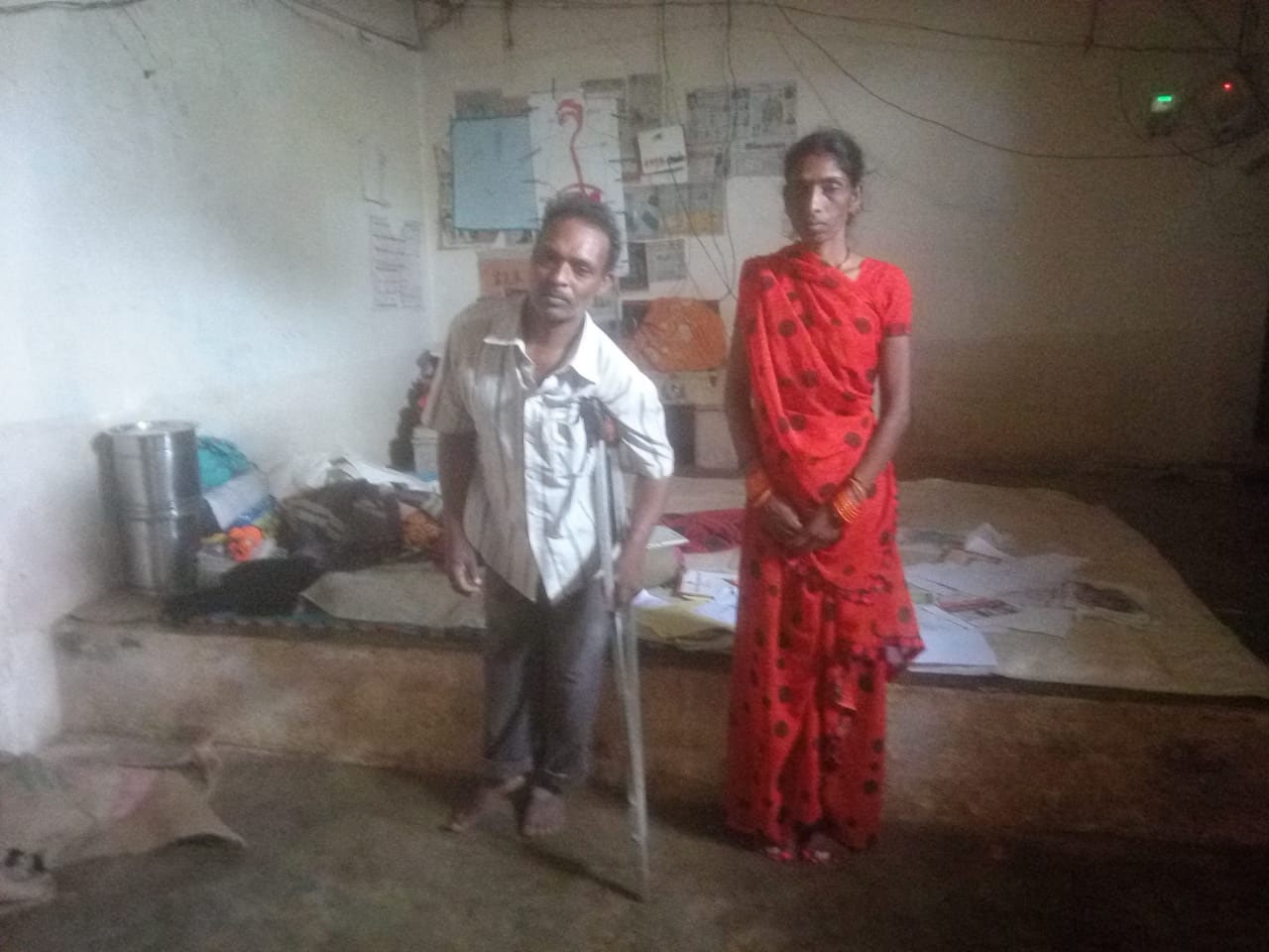 Due to the negligence of the officers, the rate of feeding of the Daya अफसरों की लापरवाही के कारण दिव्यांग परिवार खा रहा दर दर की ठोकर