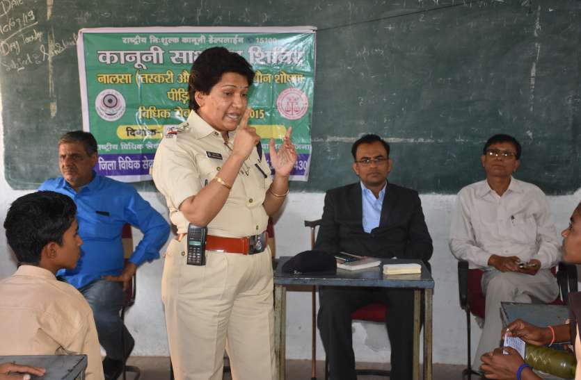 Organized legal literacy camp क्या आप जानते हैं जरूरतमंदों को उपलब्ध कराया जाता निशुल्क वकील, यह है प्रोसेस
