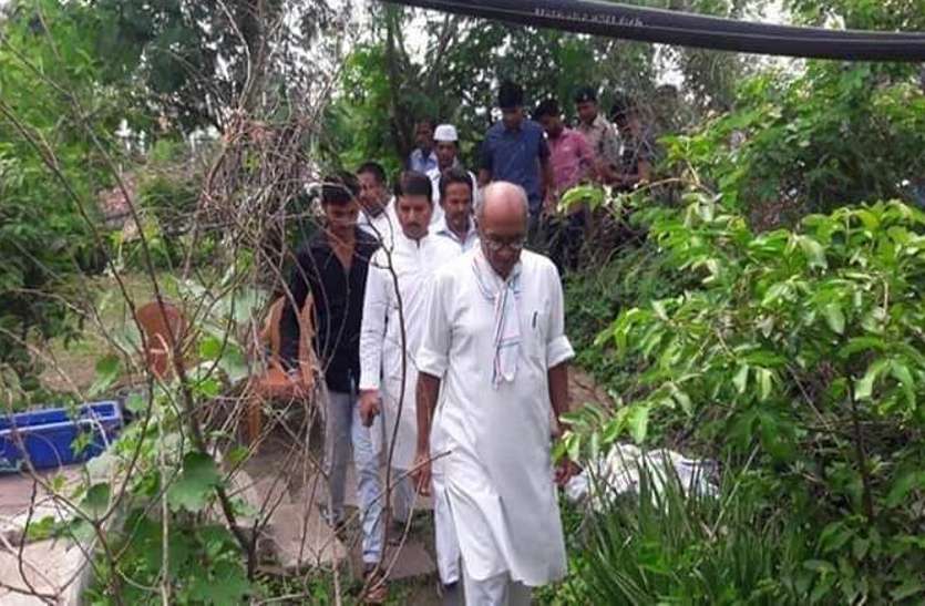 Digvijay Singh met victim's family