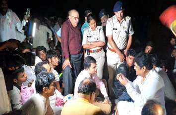 Opposition to egg in midday meal, Kabirpanth guru sitting in protest अंडे का फंडा: आधी रात धरने पर बैठे प्रकाशमुनि नाम साहेब, प्रशासनिक अमले में मचा हड़कंप, CM के नाम लिखा पोस्ट, Video