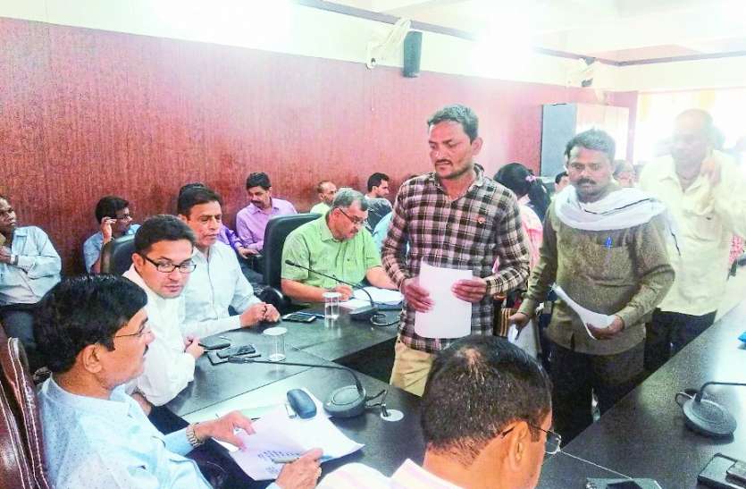 jansunbai यहां के लोग जनसुनवाई में लगाते है गुहार, लेकिन हाथ आती है केवल मायूसी