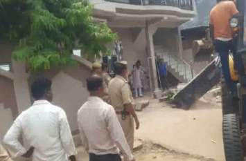 people opposed encroachment under atikraman hatao abhiyan अतिक्रमण हटाने पर लोगों ने किया विरोध, टूटे एक दर्जन से ज्यादा मकान