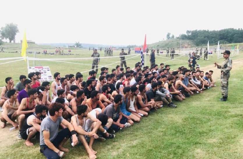 Scores of the youth participated in Army's recruitment rally in north Kashmir's Sopore and Pattan Indian Army: घाटी में फिर से उठ रहीं बंदूकें! इस बार देश के लिए