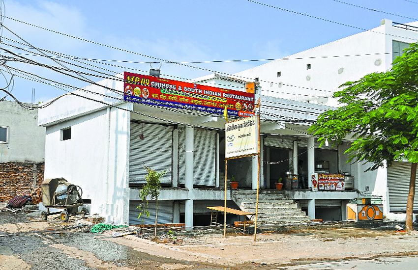 indore ग्रीन बेल्ट की इमारत ढहा दी, मंदिर की जमीन कब छूटेगी..?