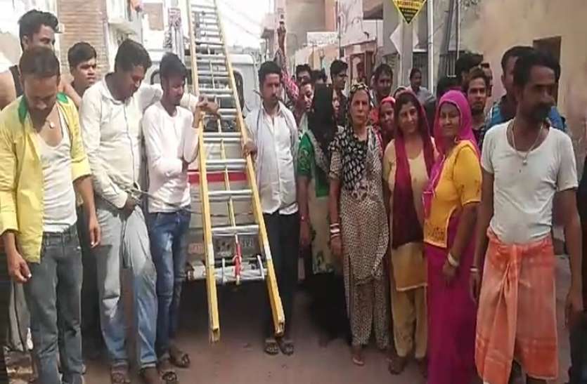 BKESL: People did The Ruckus in Bikaner बीकानेर : मीटर जांच करने पहुंची बिजली कंपनी की टीम, लोगों ने किया हंगामा