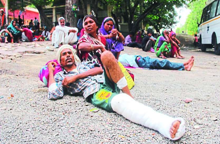 indore दर्द से तड़प रहे मरीजों का डॉक्टरों ने नहीं किया इलाज, जानें क्या है वजह
