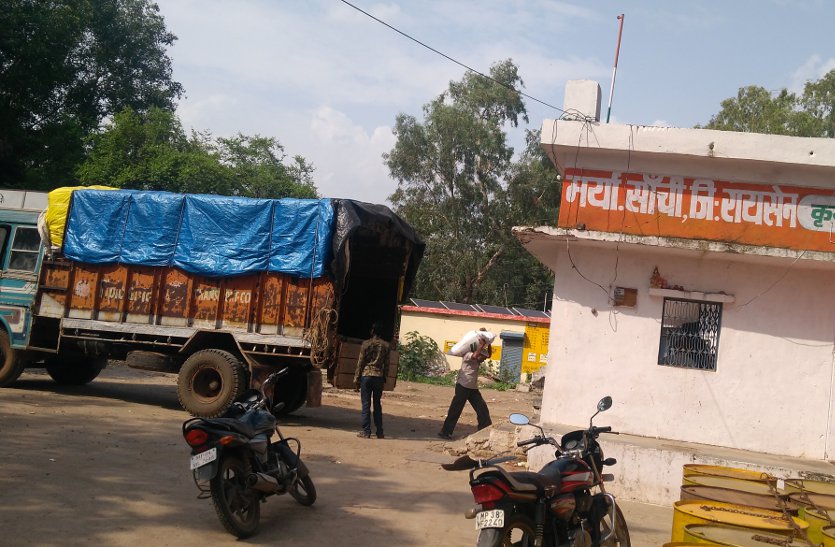 When will the new building be? आखिर कब बनेगा नया भवन