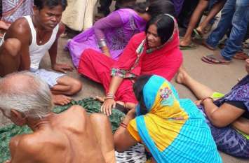One child died in road accident Road Accident : डंपर चालक ने बाइक सवार को ठोका, छह साल के मासूम की मौत, दो गंभीर