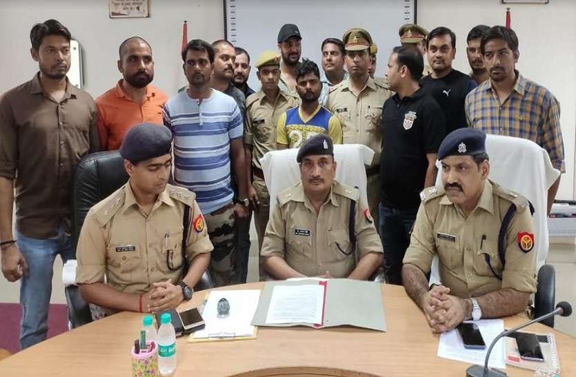 UP Police arrest 25,000 crude bogus in etawah पुलिस ने 25000 के इनामी बदमाश को गिरफ्तार, आगरा कानपुर हाइवे पर हुई थी मुठभेड़