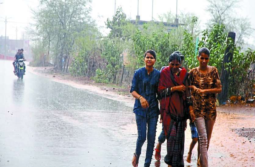 Monsoon Update Raining in kota region for a long time एक पखवाड़े बाद 'बरखा रानी 'की मुंह दिखाई...30 किमी प्रति घंटा के वेग से चली हवाएं