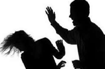Crime in Ambikapur : Husband beaten women patwari in midnight पति का कॉल रिसीव नहीं करती थी महिला पटवारी, गुस्साए पति ने देर रात उसके साथ किया ये
