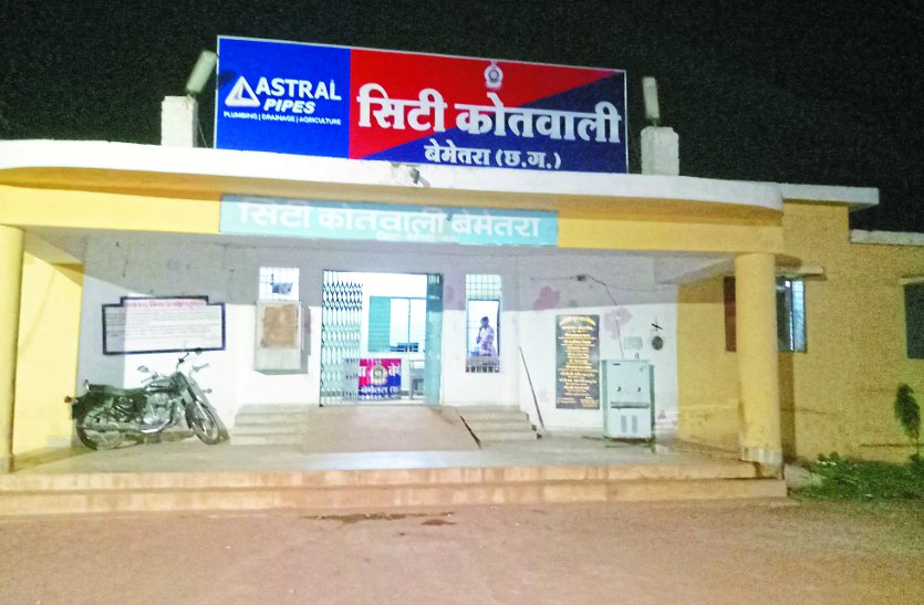 Four minor girls rescued from police by three miscreants तीन बदमाश युवकों से पुलिस ने बचाई चार नाबालिग लड़कियों की इज्जत