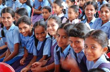 Chhattisgarh govt school: become made Digital School of Kondagaon पहला ऐसा स्कूल, बच्चों को नहीं ले जाना पड़ता बैग, टीचर नहीं है फिर भी होती है जमकर पढ़ाई