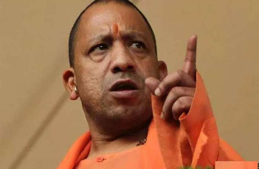 UP CM Yogi Adityanath 48 बच्चों के झुलसने पर सीएम का फैसला, तीन अफसरों को किया निलम्बित, दो बर्खास्त