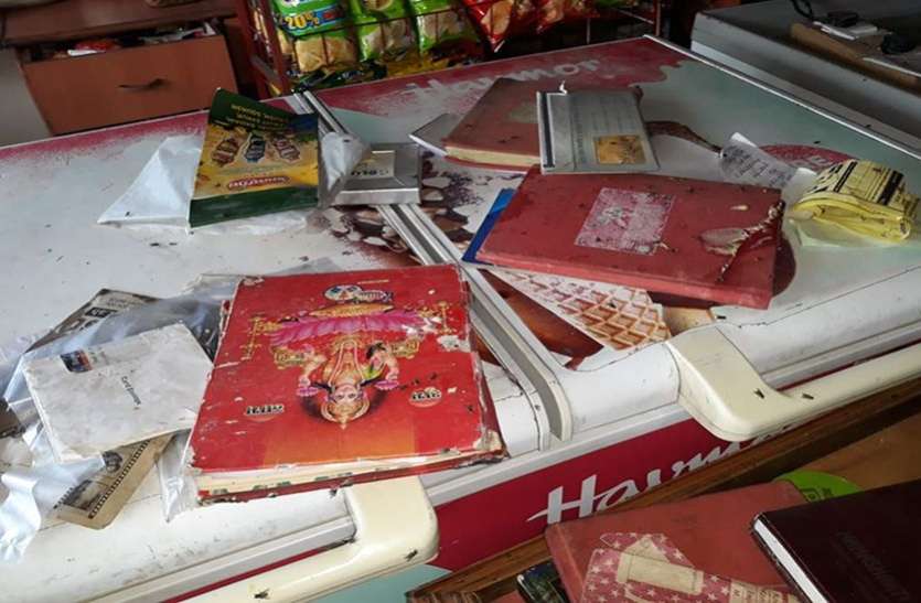 kota news दीवार तोड़कर दुकान में घुसे 'आलसी' चोर, ले उड़े लाखों का माल..