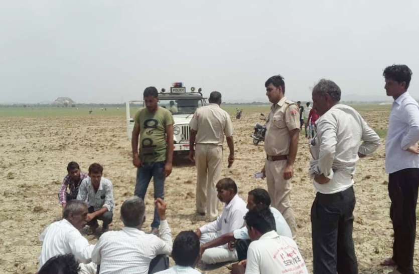 Dead Body Found in Jheel : पर्स गुम होने के बाद युवक ने फेसबुक पर सूचना डाली। कुछ दिन बाद पुलिस का फोन आया तो पता चला कि उसका पर्स झील में पड़ा मिला। फेसबुक पर पर्स गुम होने की सूचना डाली, पुलिस का फोन आया तो खुशी के साथ युवक को लगा झटका, जानिए क्यों