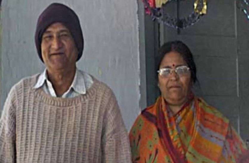 dhoni s parents