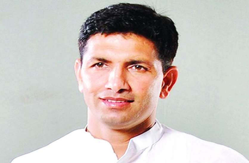 indore शिक्षण संस्थानों में काबिल टीचर ले आओ तो अंग्रेजी में सभी हो जाएंगे परफेक्ट