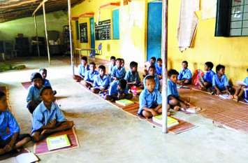 CG ShikshaKarmi: Teacher absent from govt school मोटी पगार पाने वाले शिक्षक स्कूलों से रहते हैं गायब, इस मामले में अधिकारी ने कही ये बात