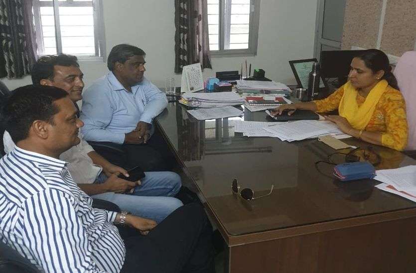 Traffic police station at Haramada intersection हरमाड़ा चौराहे पर तैनात हो ट्रेफिक पुलिस