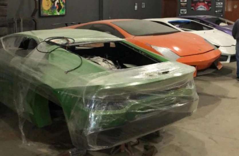 fake Ferrari and Lamborghini बाप-बेटे ने मिलकर बना दी लैंबोर्गिनी और फरारी जैसी नकली कारें, पुलिस ने बरामद किए आठ मॉडल