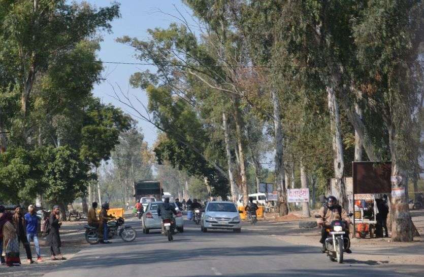 alwar ramgarh road : encroachment on ramgarh road is big problem पत्रिका अभियान : रामगढ़ रोड पर कारखाने, कबाड़ और अतिक्रमण लील रहे निर्दोष लोगों की जान, सैकड़ों जिंदगी समाप्त हुई