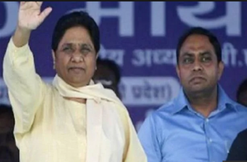 Income tax dept attached property of 400 crores of Mayawati's brother मायावती के भाई पर IT का शिकंजा: 12 शेल कंपनियों की आड़ में बनाई गई 400 करोड़ की संपत्ति जब्त