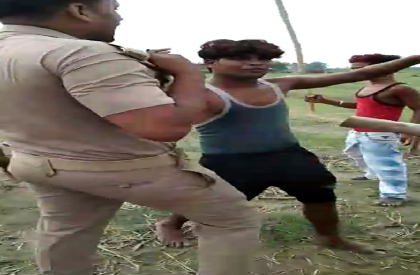 clash between two groups for land dispute, Pistol sieve from police सोनभद्र के बाद अब बरेली में जमीनी विवाद को लेकर खून बहा, police से पिस्टल छीनी