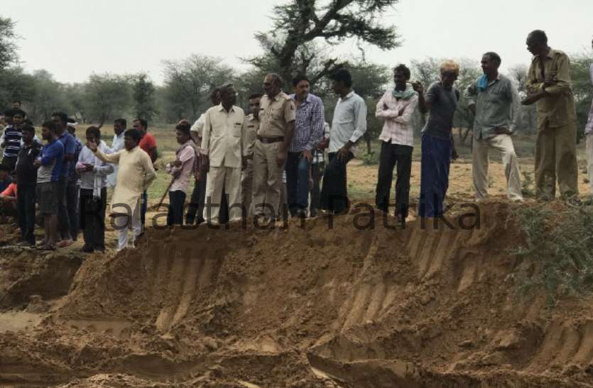 Broken Ganani Dirty Water Flow in Gajsar Village : शहर से करीब पांच किमी दूर गाजसर गांव में स्थित गंदे पानी की गैनाणी एक बार फिर टूट गई। गैनाणी का पानी कई मार्गों पर भर गया।