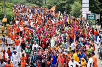Kawad yatra visited the Mahakal temple PHOTO GALLERY : सावन माह : बोल बम से गूंजी महाकाल नगरी, कावडिय़ों की धूम...