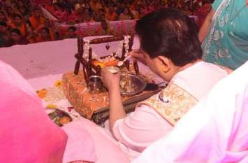 kirit bhaiji pravachan रतलाम:- आचार्य किरीट भाईजी के सानिध्य में गुरुपूर्णिमा महोत्सव।