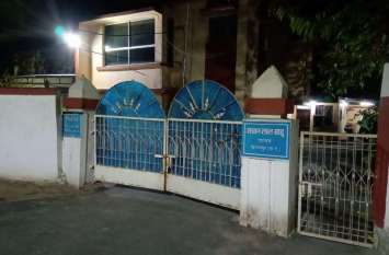 Commissioner issued order to vacate former MP's bungalow पूर्व सांसद का बंगला मोह, कमिश्नर ने कहा- पूर्व सांसद जी ये सरकारी आवास खली करो, नए सांसद हैं लाइन में