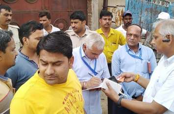 Singrauli municipal corporation seized red cast, polythene बाजार में बिक रही प्रतिबंधित सामग्री, रेड पड़ी तो हुआ खुलासा