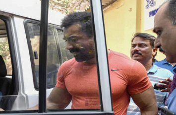 ajaz khan arrested by mumbai cyber police एजाज खान की गिरफ्तारी के बाद सोशल मीडिया पर लोगों ने दिए ऐसे रिएक्शन, जानकर आप रह जाएंगे हैरान