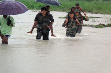 Assam Flood: Assam Situation Still Critical, 11 More Died Assam Flood: अब भी 27 जिलों के 48 लाख लोग प्रभावित, मृतकों की संख्या हुई 48