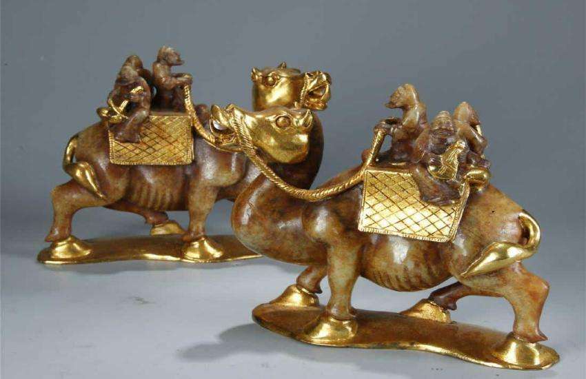 camel statue
