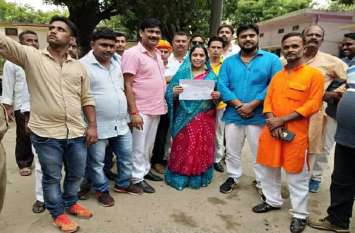 Saroj singh win shahabganj block pramukh byelection सरोज सिंह ने दूसरी बार जीता चुनाव, विपक्षी प्रत्याशी को सिर्फ छह वोट मिले