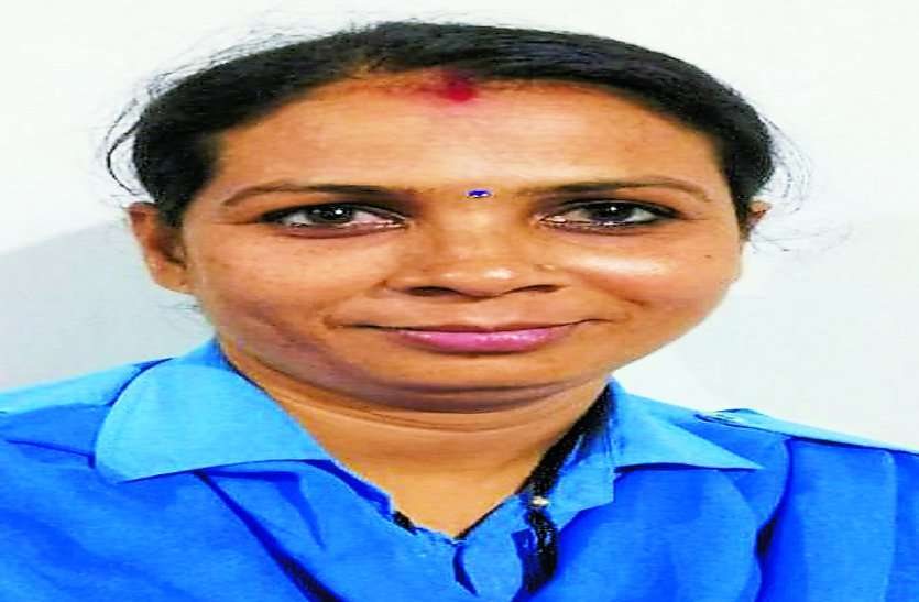 chhattisgarh Police इस महिला प्रधान आरक्षक ने एक दिन में सुलझाए तीन गुमशुदगी के केस, होंगी सम्मानित