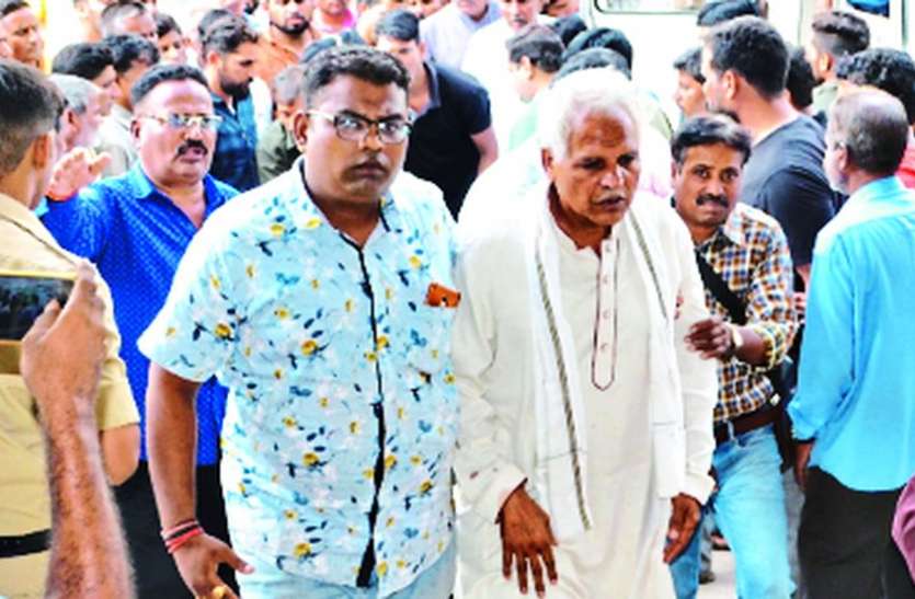 tipaniya कांग्रेस के टिकट पर लोकसभा चुनाव लडऩे वाले टिपानिया की कार पलटी, एक की मौत